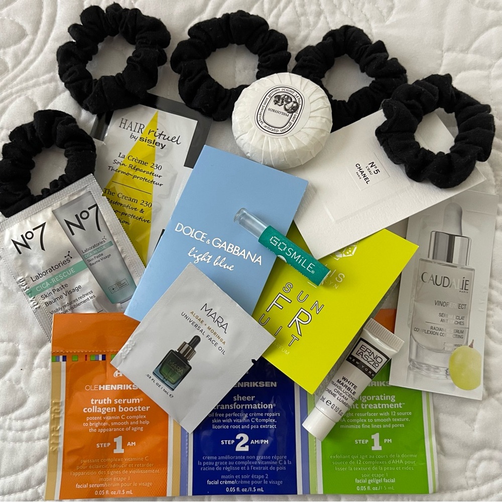 Shiseido Filled Cosmetic Bag Skincare Samples Silver Tone Heart Locket Necklace